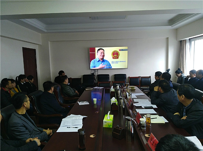 市委政法委：组织观看警示教育片