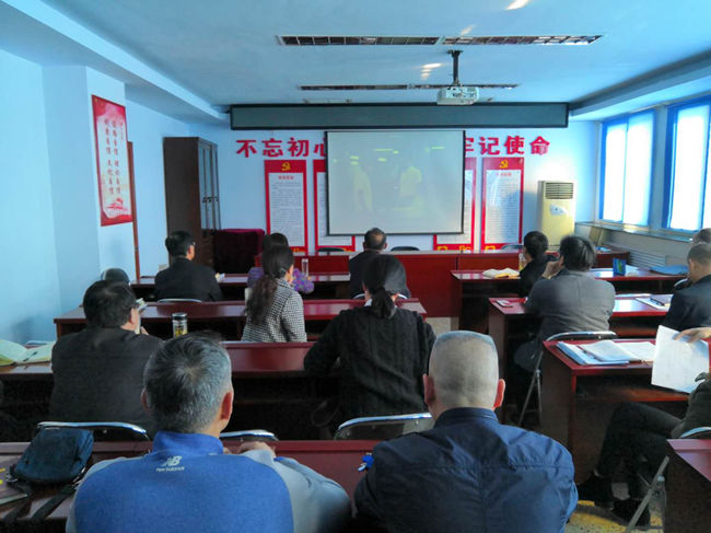 市工信局：扎实推进“每周15分”廉政教育活动