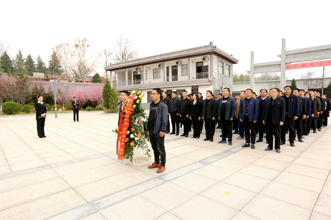 卢氏县：祭奠革命先烈 传承光荣传统